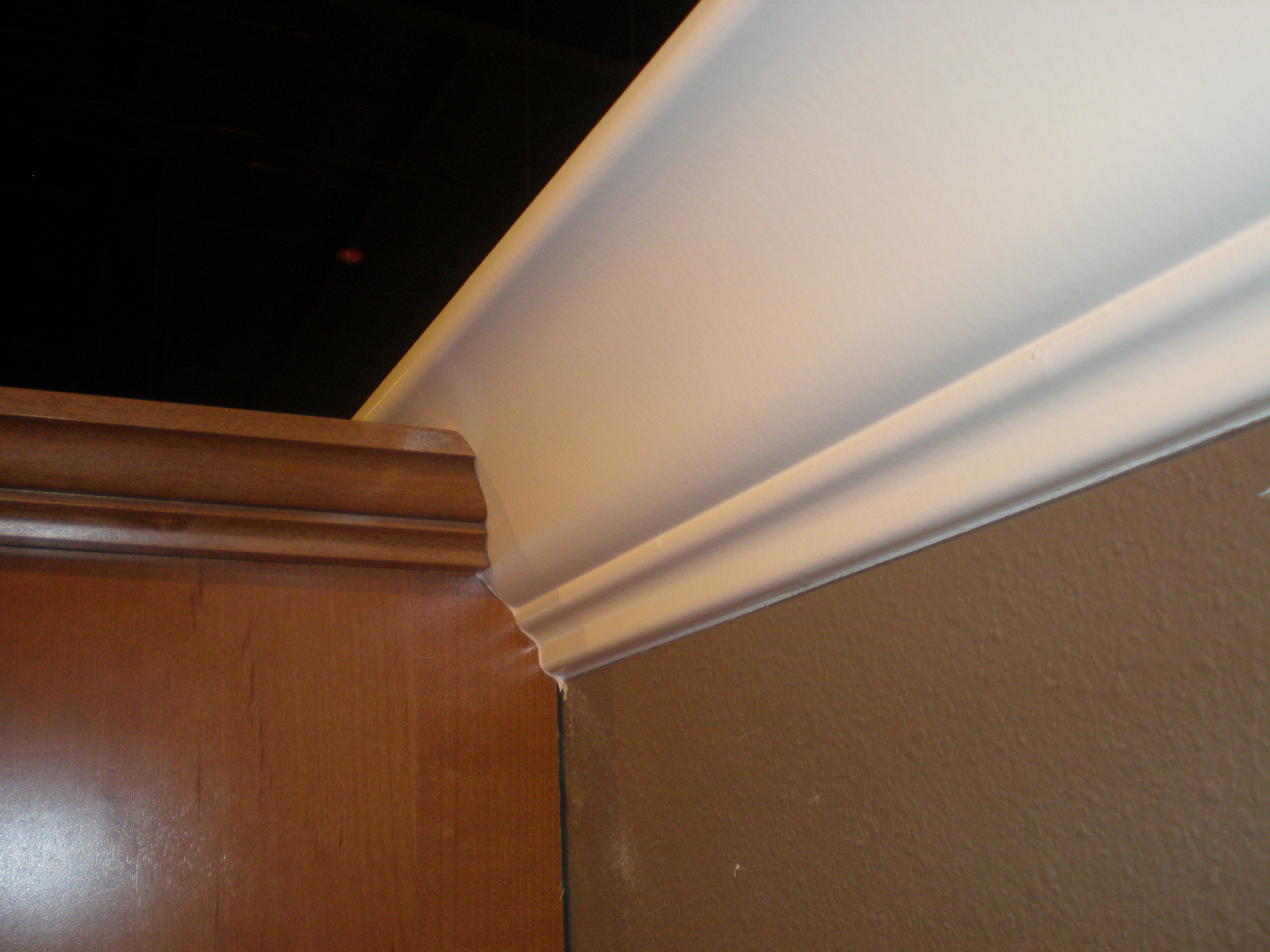 Crown moulding returning into crown moulding